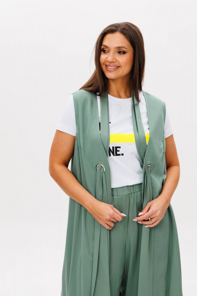 Зеленый укороченный костюм с жилетом и брюками Fantazia Mod 4787 - фото 6