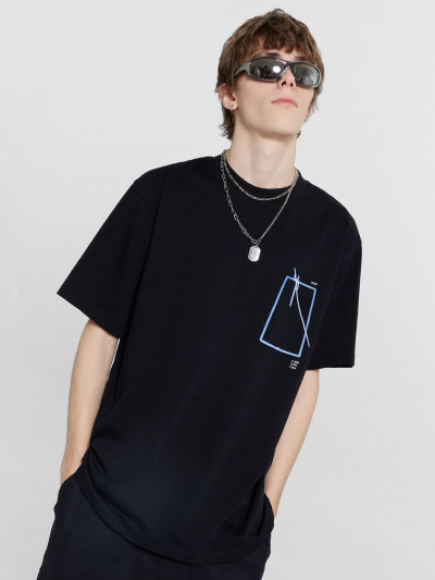 Футболка Mark Formelle 111846/24-3856П-0 черный_печать_2_сл_на_пол_3_сл_на_спинке - фото 1