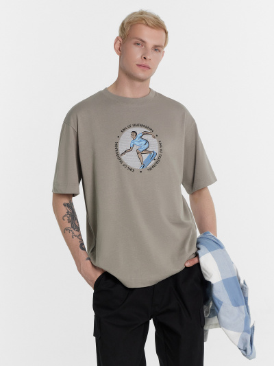 Футболка Mark Formelle 111932/24-4398П-0 серо_бежевый_печать_2_сл_на_пол - фото 1