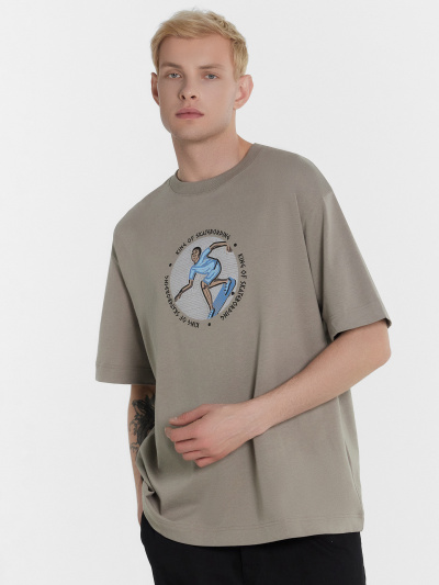 Футболка Mark Formelle 111932/24-4398П-0 серо_бежевый_печать_2_сл_на_пол - фото 9