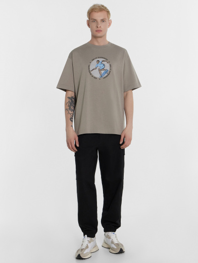 Футболка Mark Formelle 111932/24-4398П-0 серо_бежевый_печать_2_сл_на_пол - фото 4