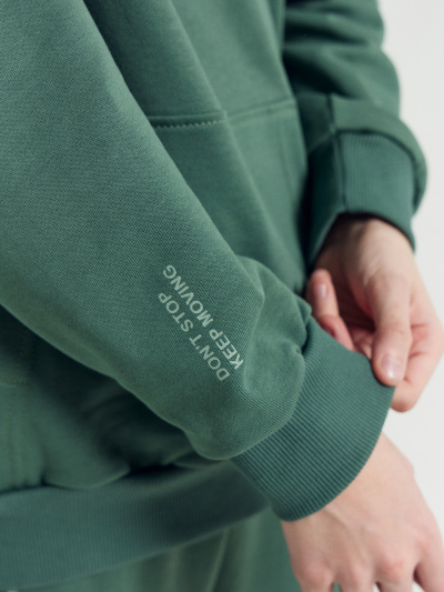 Брюки, худи Mark Formelle 393347/Ф22/25179П-7 темная_зелень_печать_1_сл_на_пол_1сл_на_ПР_рук_1сл - фото 7