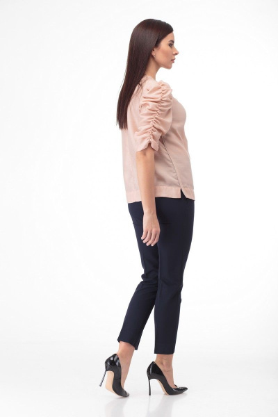 Очаровательная блуза из тончайшего полотна с драпировками Anelli 807 пудра - фото 14