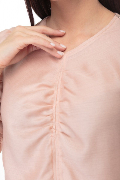 Очаровательная блуза из тончайшего полотна с драпировками Anelli 807 пудра - фото 7