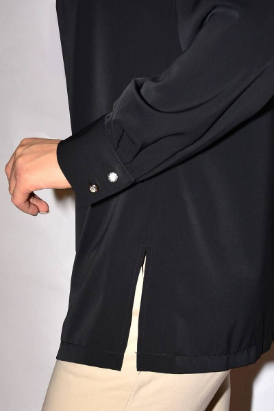 Деловая демисезонная черная блуза с гипюрной отделкой и оборками Needle 386/1 - фото 5