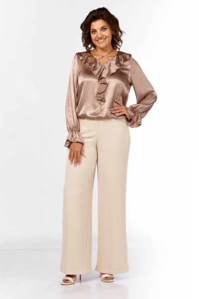 Блуза прямого силуэта с воланом и V-образным вырезом для нарядных образов Ольга Стиль С-889 капучино - фото 4