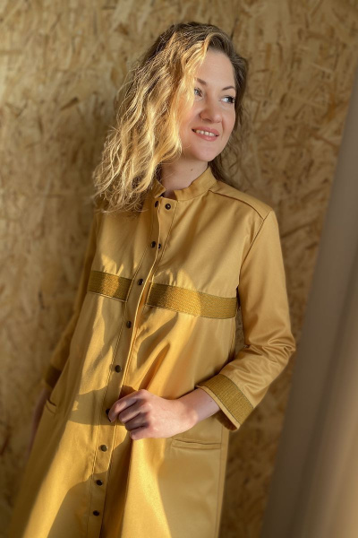 Платье горчичного цвета с отделкой тесьмой Pavlova 095 - фото 7