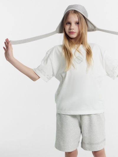 Футболка Mark Formelle 117913/24-25439П-0 белый_печать2_2_сл_на_пол_2_сл_на_ЛВиПР_рукаве_ДК_Т - фото 18