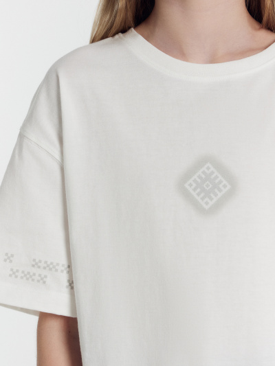 Футболка Mark Formelle 117913/24-25439П-0 белый_печать2_2_сл_на_пол_2_сл_на_ЛВиПР_рукаве_ДК_Т - фото 35