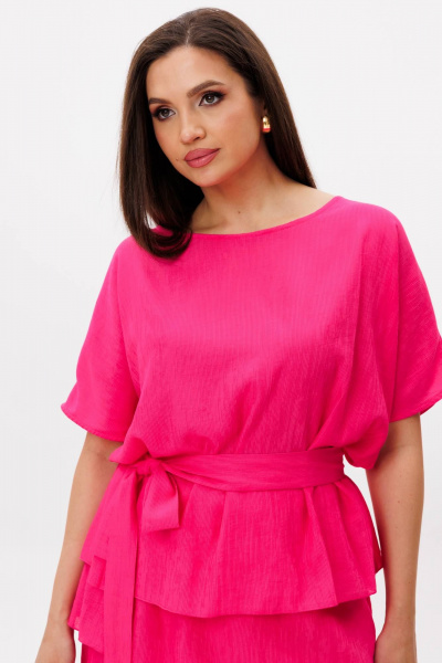 Летний комплект блузы и юбки из вискозы с асимметричным воланом Fantazia Mod 4473 фуксия - фото 8
