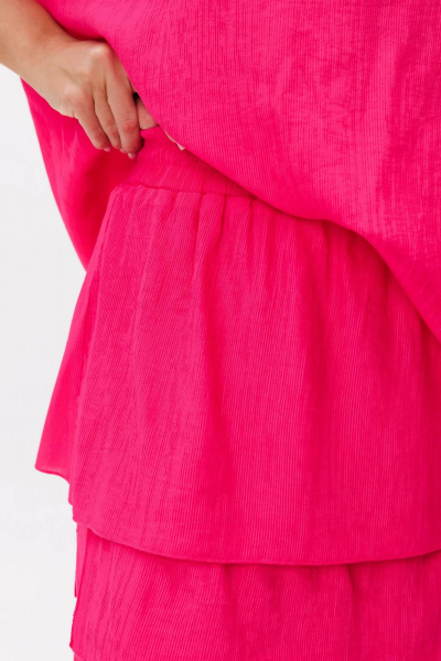 Летний комплект блузы и юбки из вискозы с асимметричным воланом Fantazia Mod 4473 фуксия - фото 2