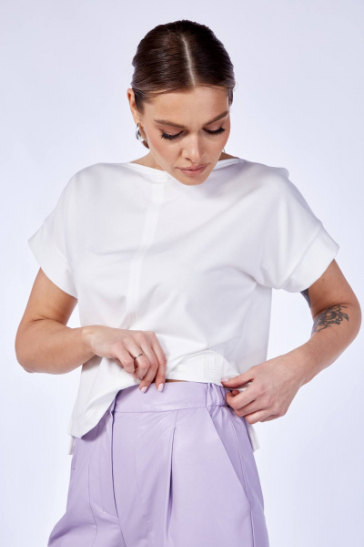 Комплект из топа и брюк из эко-кожи с разрезами и карманами Anastasia 979 молоко/лаванда - фото 6