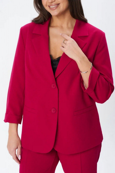 Деловой костюм из текстиля из жакета и зауженных брюк SandyNa 130561 спелая_малина - фото 5