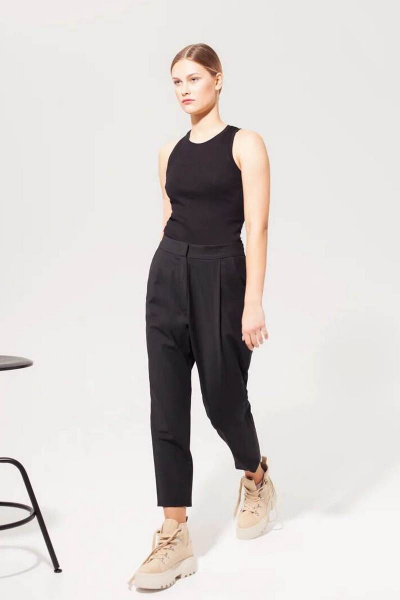 Топ из плотного хлопкового полотна с округлой горловиной Garsonnier 21001002 чёрный - фото 9