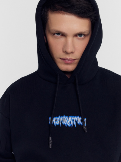 Худи Mark Formelle 121878/24-4279П-7П черный_печать_2_сл_на_пол_3_сл_на_спинке - фото 126