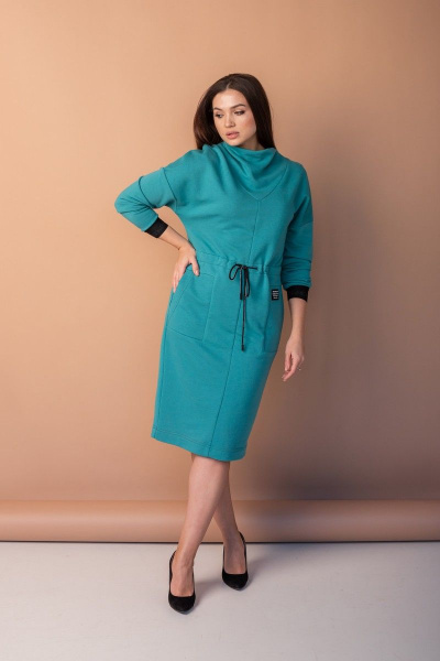 Платье из трикотажа с накладными карманами и кулисой Angelina 603 бирюза - фото 1