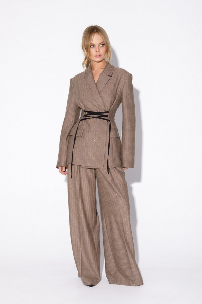 Костюм-двойка из жакета с пайетками и широких брюк PiRS 5575 бежевый - фото 11