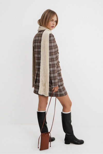 Костюм-двойка жакет и мини-юбка в клетку из текстиля PiRS 5756 коричневый - фото 9
