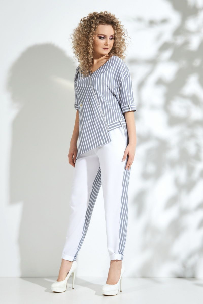 Костюм из льна-вишера с асимметричной туникой и зауженными брюками Euromoda 335 серо-голубой - фото 2