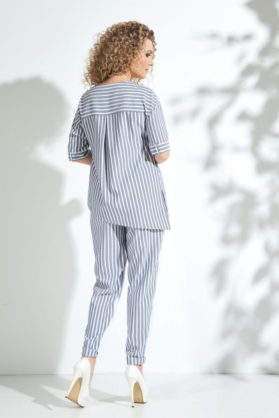 Костюм из льна-вишера с асимметричной туникой и зауженными брюками Euromoda 335 серо-голубой - фото 3