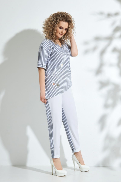 Костюм из льна-вишера с асимметричной туникой и зауженными брюками Euromoda 335 серо-голубой - фото 1