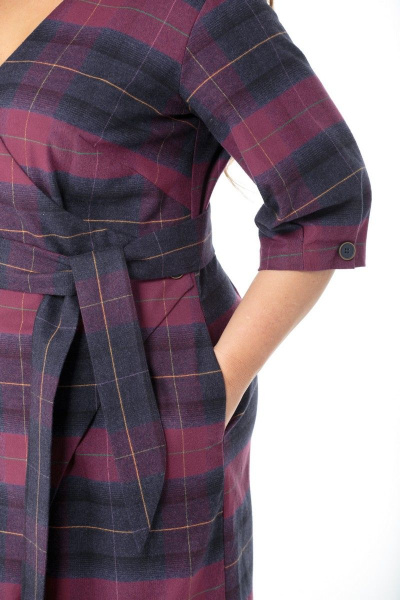 Платье полуприлегающего силуэта с вырезом В и поясом Anelli 946 бордо-клетка - фото 8