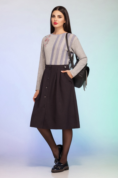 Костюм из трикотажа и текстиля с блузой и юбкой трапециевидного силуэта Vitol Fashion В-2100 - фото 2