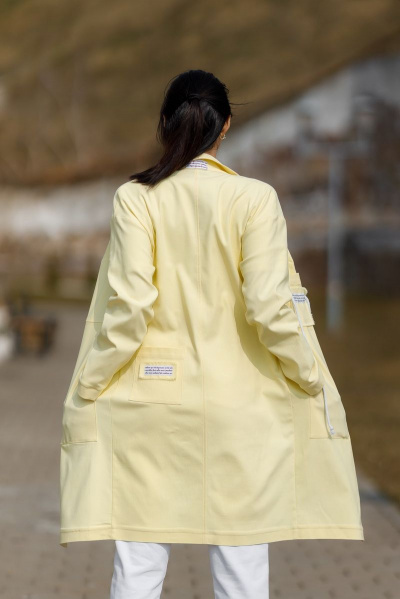 Плащ-жакет из джинсовой ткани с нашивками и карманами YFS 6702 лимонный - фото 3