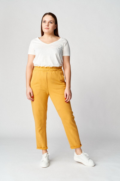 Демисезонные брюки из трикотажа и хлопка с резинкой Almirastyle 150 горчица - фото 2