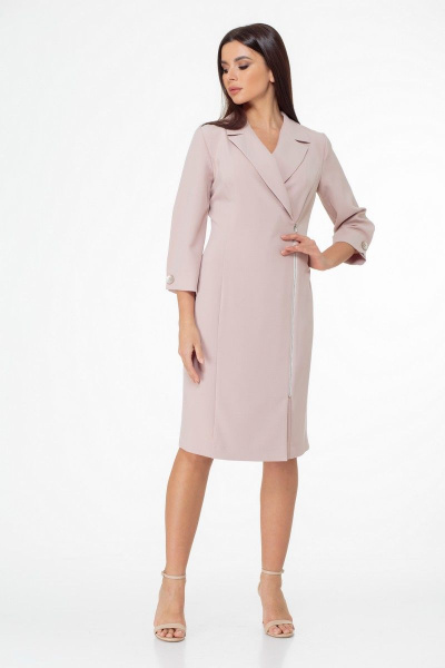 Элегантное демисезонное платье с рельефами и двубортной застежкой Anelli 990 пудра - фото 2