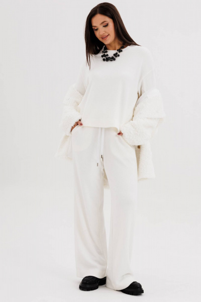 Белый спортивный костюм из эффектного трикотажа вельвета Fantazia Mod 5048 - фото 1