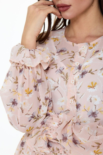 Летящее платье А-силуэта с оборками и эластичным поясом Anelli 1021 пудра_фон - фото 7