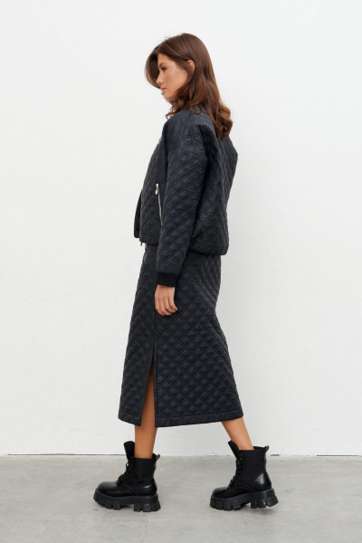 Комплект бомбер и юбка миди из плащевки и трикотажа KaVaRi 8043 черный - фото 5