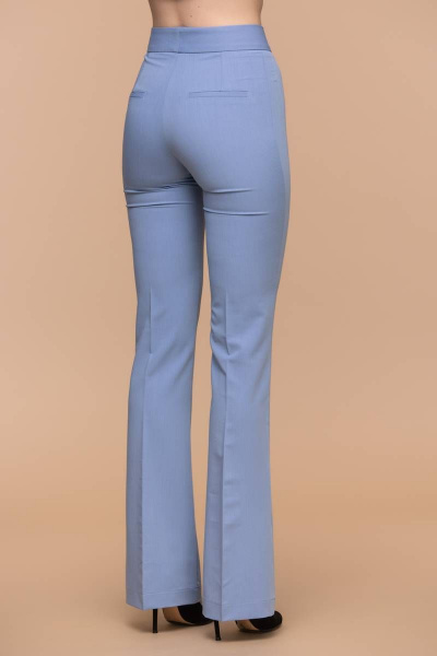 Голубые брюки-клеш с высокой талией и металлическими акцентами Domna 12094 серо-голубой - фото 7