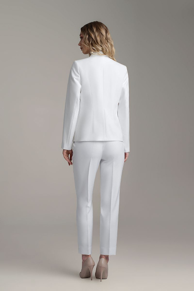 Белый жакет с вытачками и прорезными карманами MARIKA 413/1 белый - фото 3