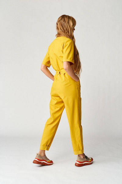 Желтый комбинезон из текстиля с накладными карманами Almirastyle 153 горчица - фото 5