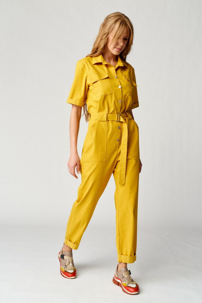 Желтый комбинезон из текстиля с накладными карманами Almirastyle 153 горчица - фото 3