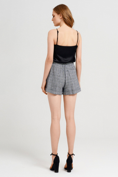 Стильные летние серые шорты из вискозы с ремнем и защипами Панда 32860z черно-белый - фото 2