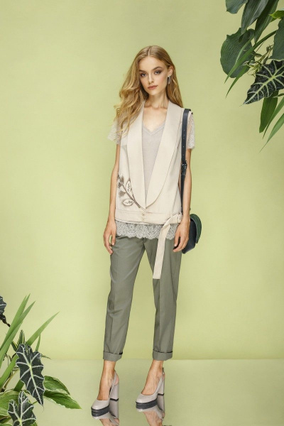 Бежевый жилет из ткани с поясом и вытачками Alena Goretskaya А762/5 - фото 1