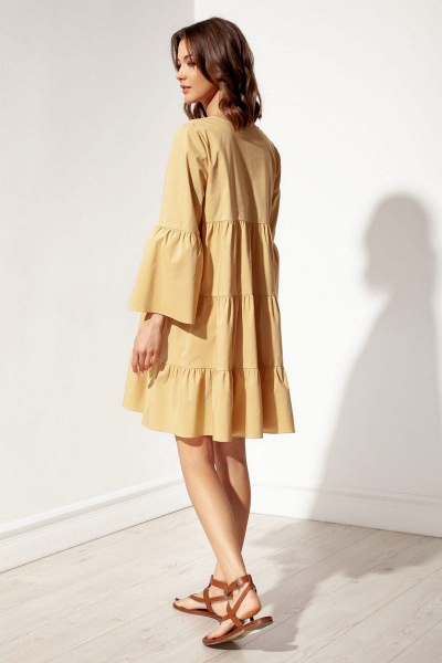 Платье свободного силуэта с V-вырезом, сборкой и воланами S_ette S5038 песок - фото 2