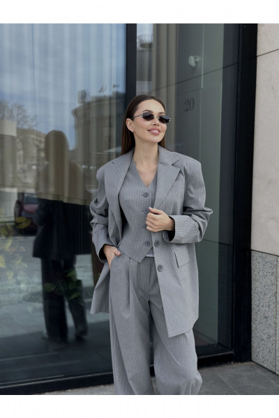 Деловая короткая жилетка из костюмной ткани из шерсти Skipper Design 733 серый - фото 2