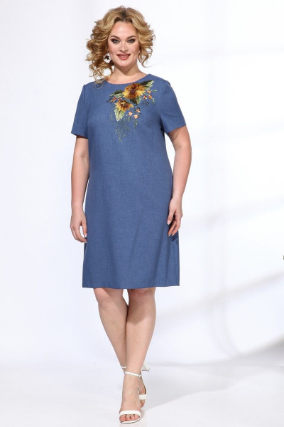 Летнее платье с вышивкой и приталенным силуэтом Angelina & Сompany 565 синий - фото 1
