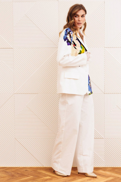 Брюки, жакет Gizart 5377 молочный с цветком - фото 6