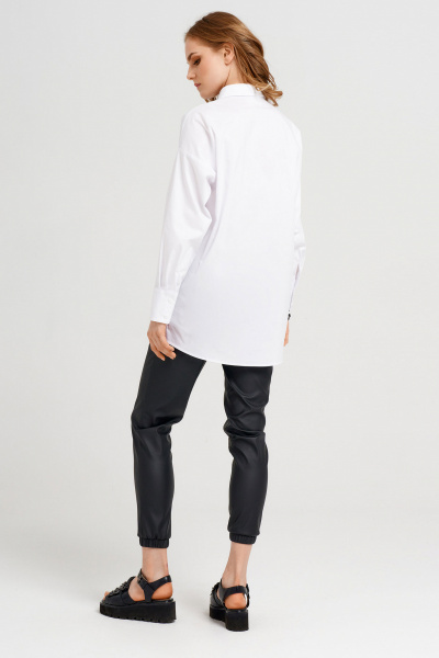 Летняя белая блузка прямого силуэта с графичным фото-принтом Панда 36340z белый - фото 3