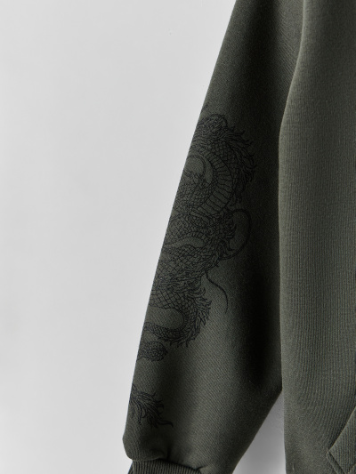 Толстовка Mark Formelle 363332/1/25Е-42069П-7П т.хаки_печать1_2_сл_на_ЛВ_рук_2сл_на_ПР_рук - фото 5