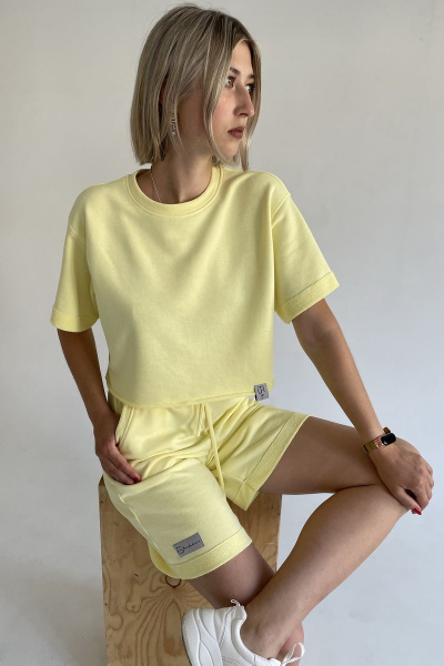 Летний костюм из трикотажа и хлопка с шортами Faldas ФС-20.164 жёлтый - фото 1