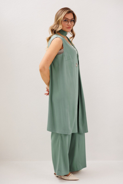 Зеленый укороченный костюм с жилетом и брюками Fantazia Mod 4787 - фото 5