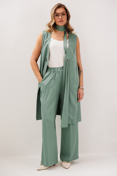 Зеленый укороченный костюм с жилетом и брюками Fantazia Mod 4787 - фото 3