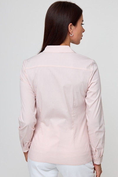 Блуза классического кроя с нагрудными вытачками и съемной брошью Anelli 530 пудра - фото 5