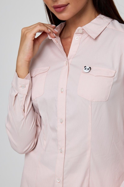 Блуза классического кроя с нагрудными вытачками и съемной брошью Anelli 530 пудра - фото 4
